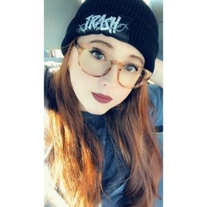 Meet your Posher, Antoinette